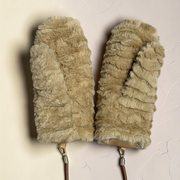 Max Mara Women's Ombrato Teddy Mittens - Picture 5 of 6
